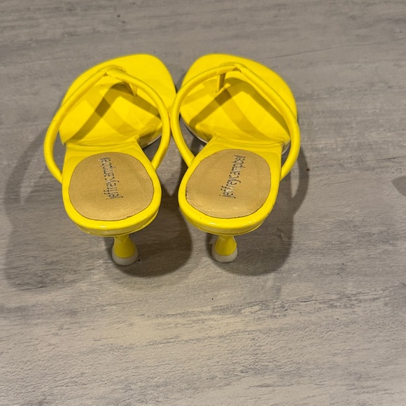 Jeffrey Campbell Yellow Patent Thong Sandals - Picture 2 of 4
